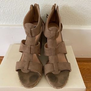 Zip up, 3 strap, beige sandal wedges